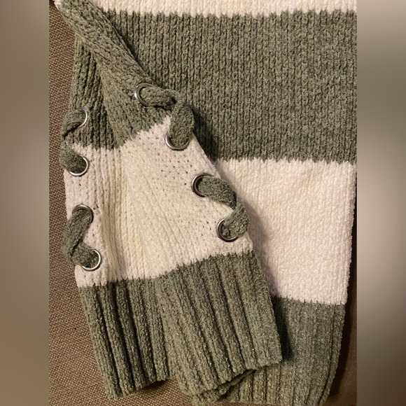 Pink Republic - (M) Green & Cream block sweater - Picture 4 of 4